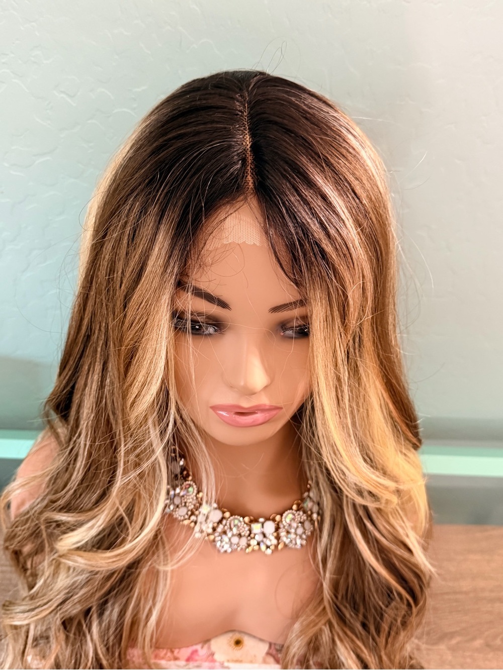 Long Wavy Women’s Wig in Blonde Brown Blend - Picture 4 of 8